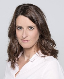 https://www.agentagitateur.com/getuserimgs/rcm_260_320/images/comediennes/anne-decis/annedecis---copie-crop-crop.jpg